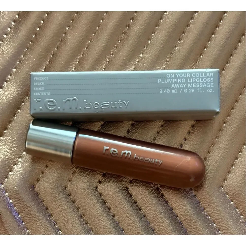 r.e.m. BEAUTY - NWTIB - On Your Collar Plumping Lip Gloss in 